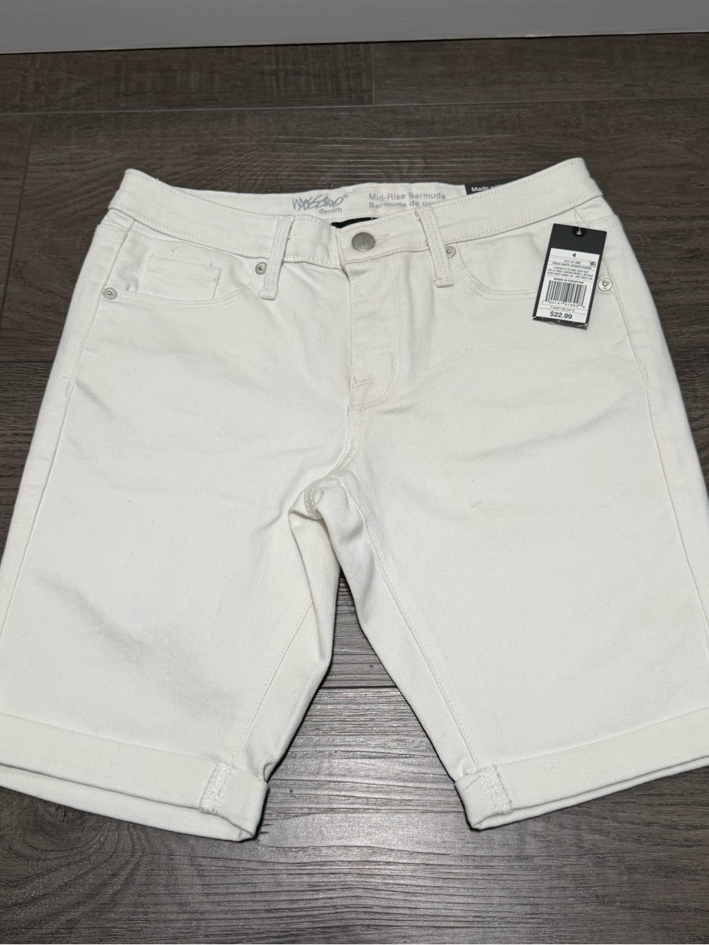 Women’s Mossimo White Mid Rise Bermuda Denim Shorts Size 4, NWT